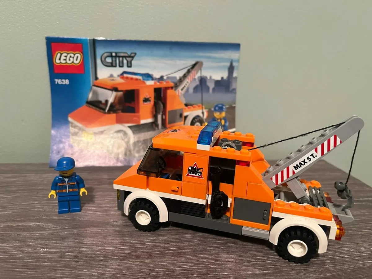 Lego City Tow Truck (7638) - Image 3