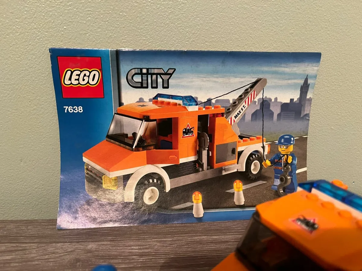 Lego City Tow Truck (7638) - Image 4