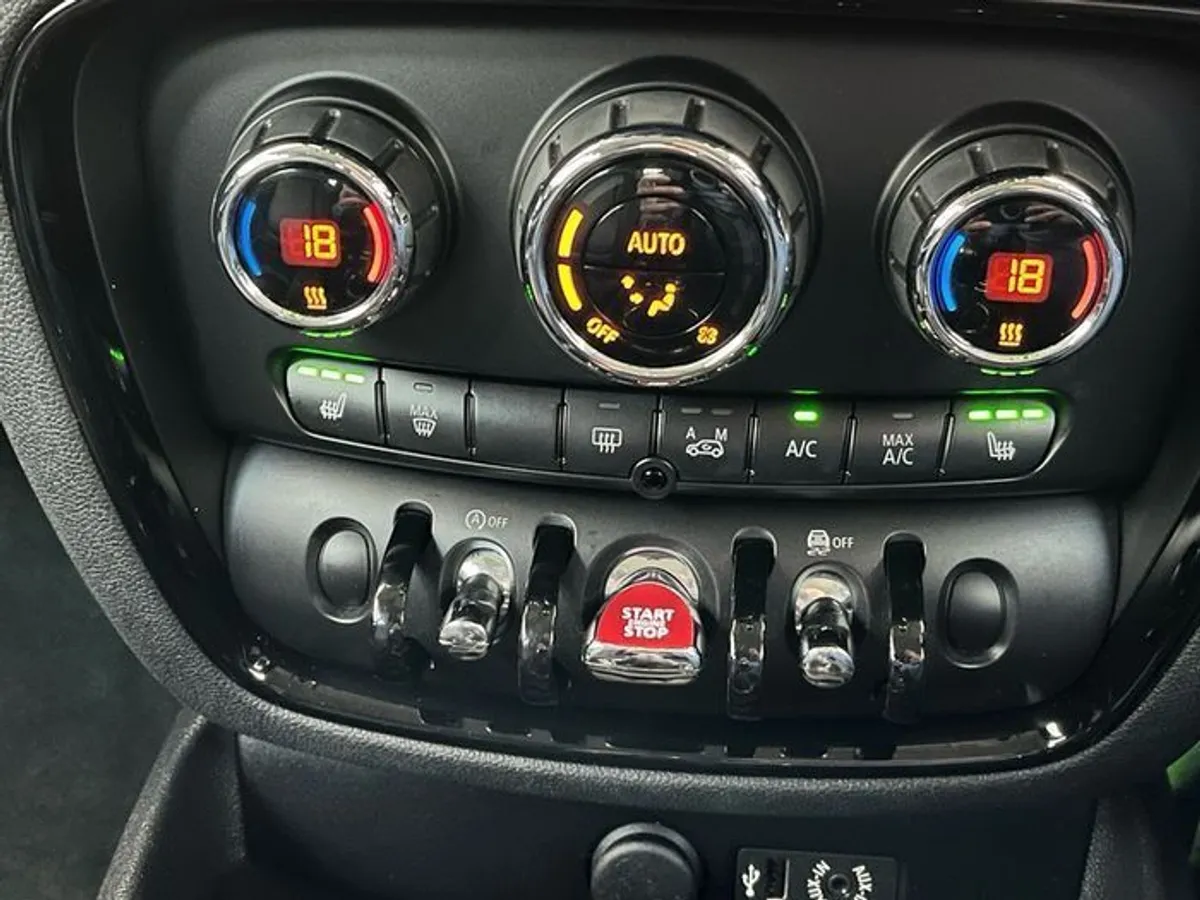 152 MINI Clubman 2.0 Cooper D Leather Heated Seatsl - Image 4