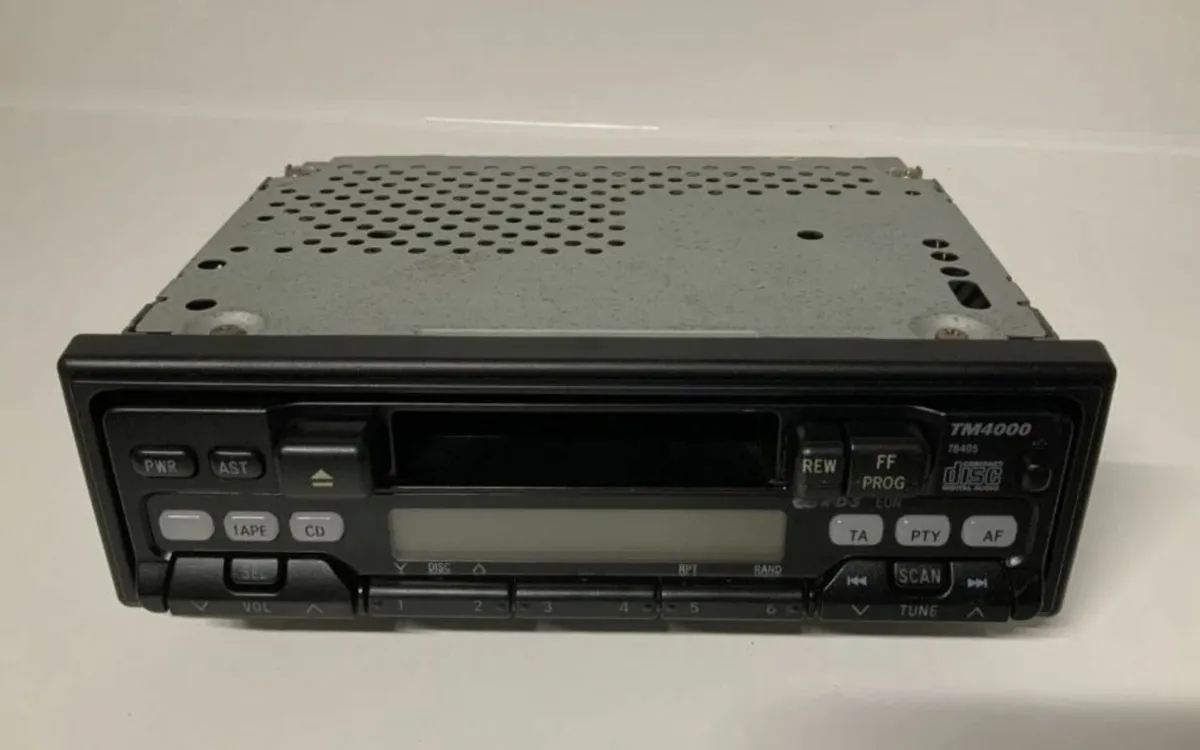 Toyota Original Radio Cassette Player TM4000 - Image 2