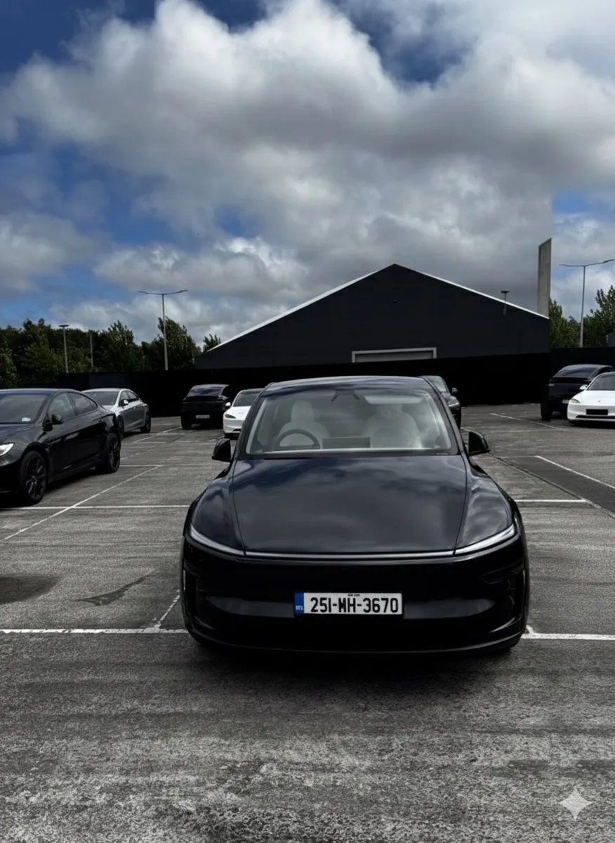 Tesla Model Y 251 - White interior - Image 1