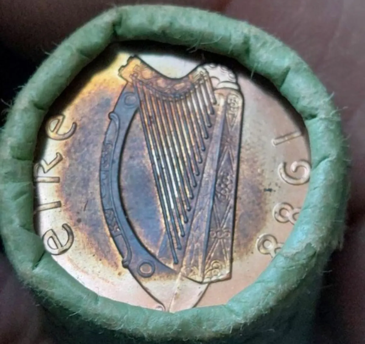 MINT CONDITION SEAL 1988 IRISH 2P ROLL OF CIONS - Image 1