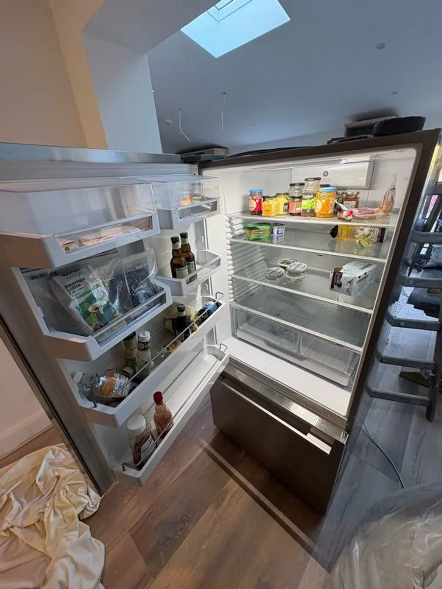 Fisher Paykel Fridge Freezer with water dispenser - Image 2