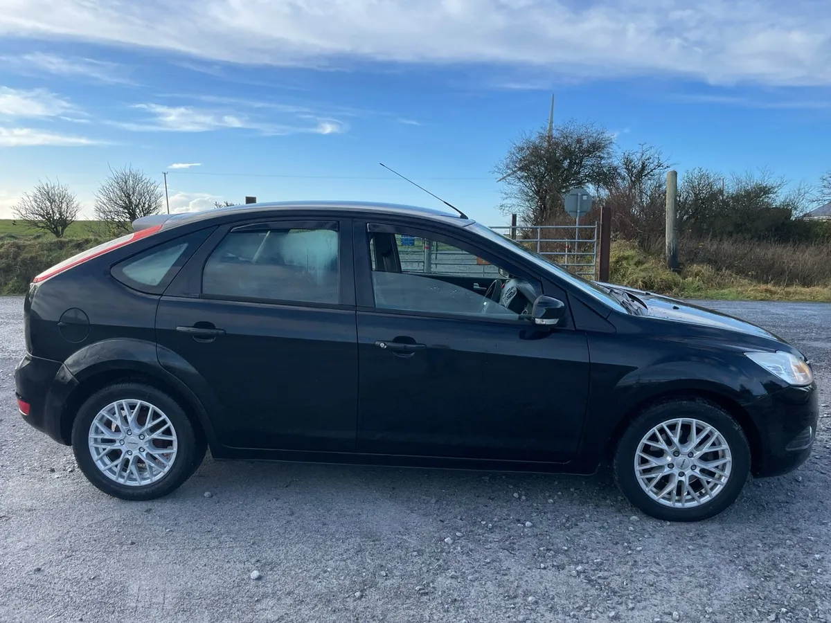 2011 Ford Focus - Image 2