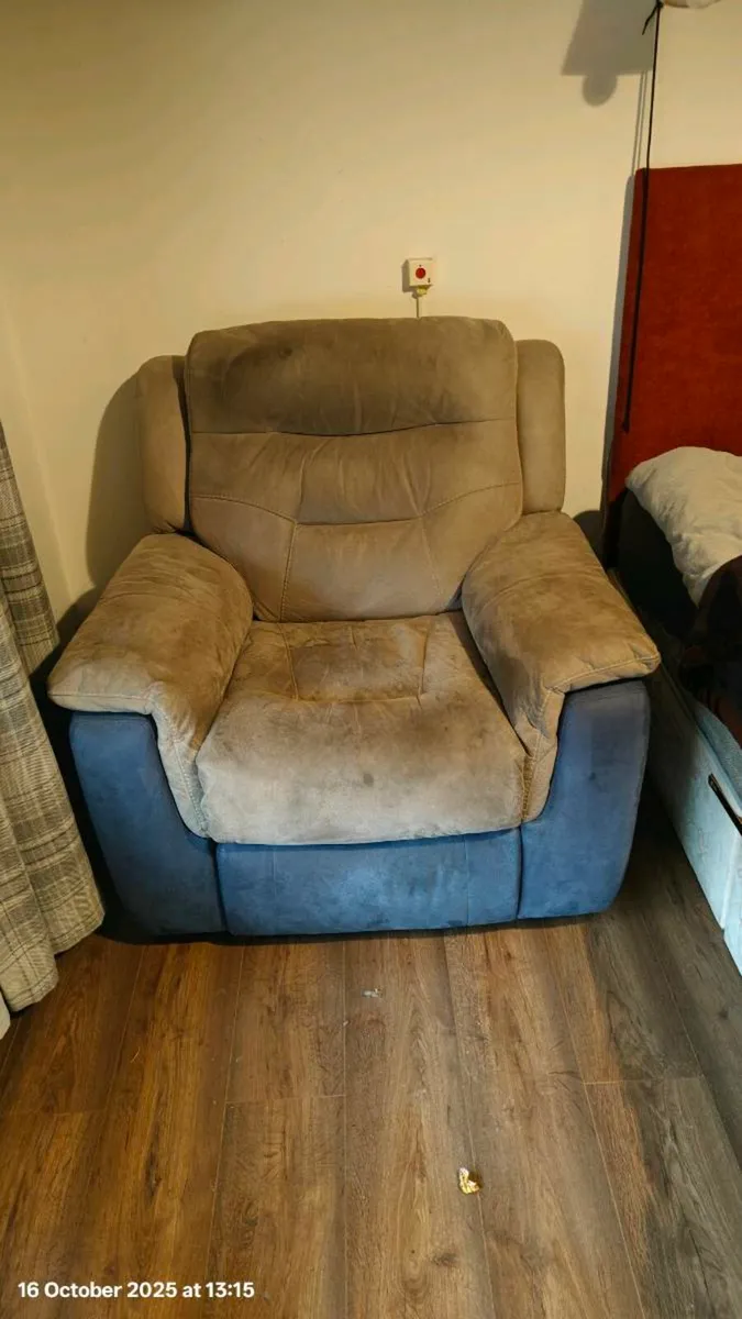High end power recliner