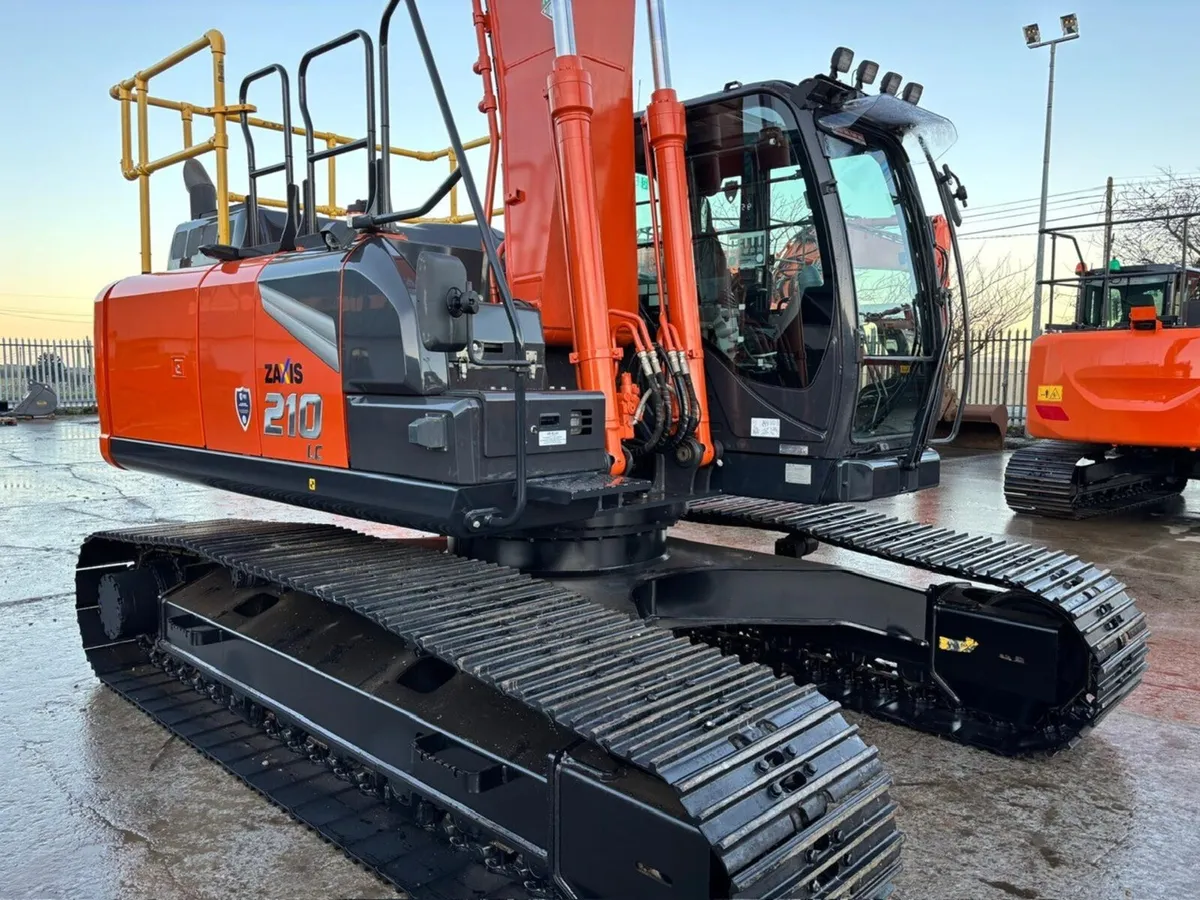 Hitachi ZX210LC-7 2023 - Image 4