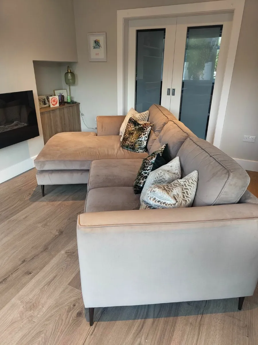 Loren Small Chaise Sofa (Diamond Furniture) - Image 4