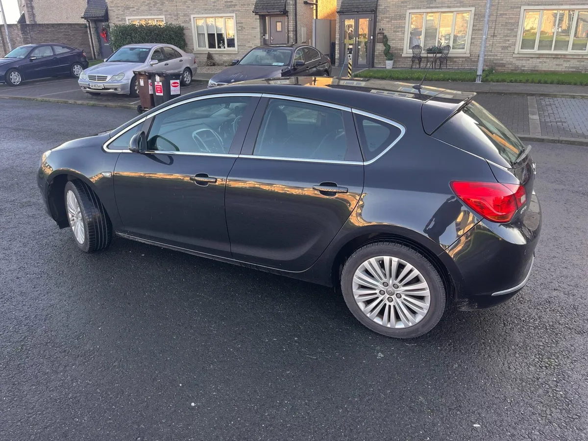 Opel Astra 2015 - Image 2