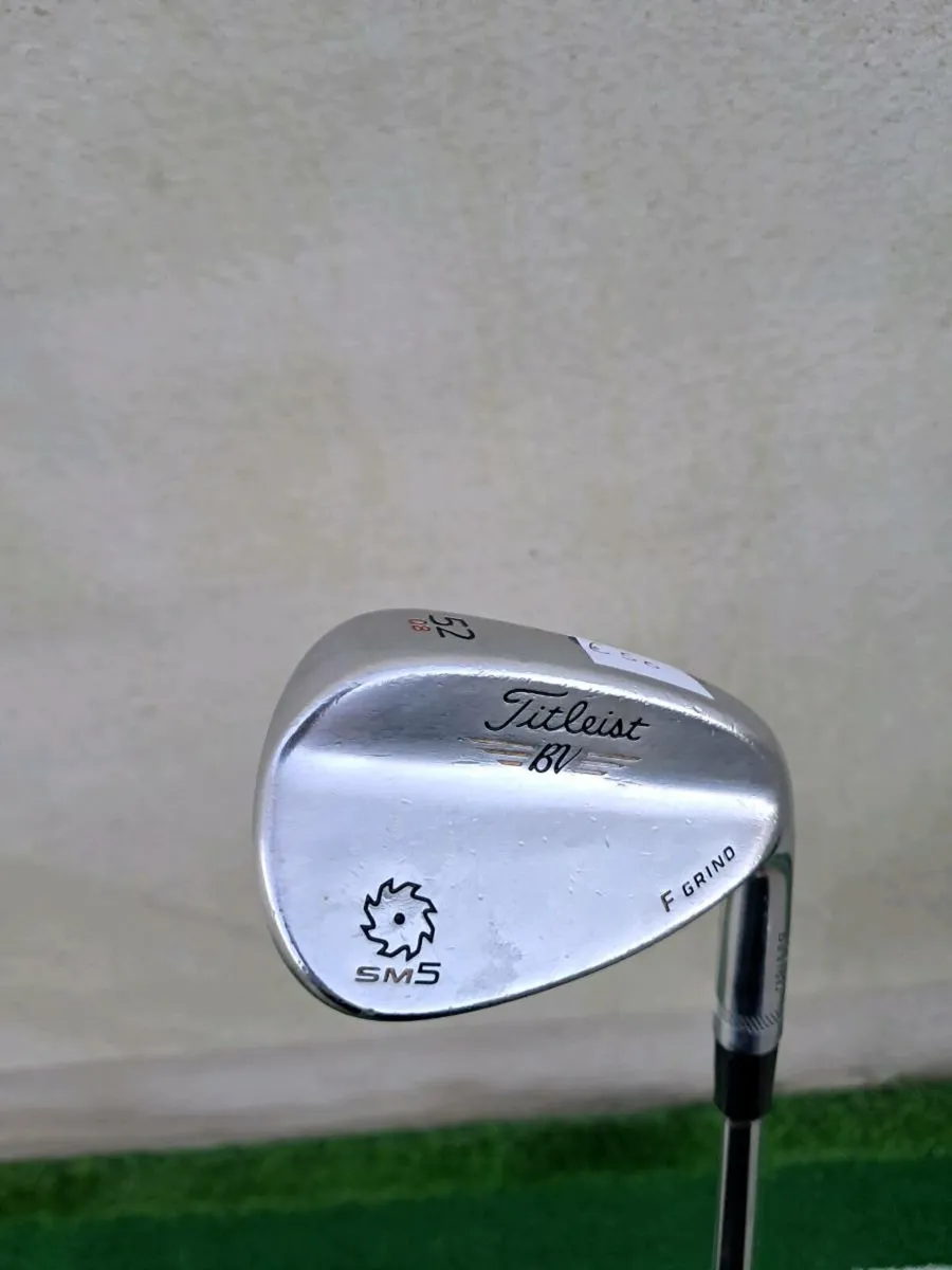 Titleist SM5 52 degree wedge - Image 1