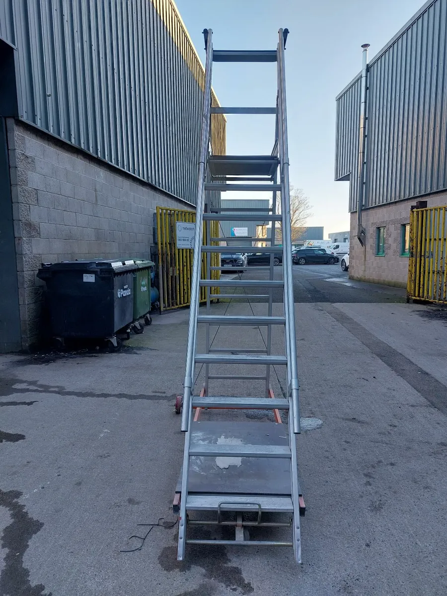 10 STEP ALUMINIUM WAREHOUSE LADDER - Image 1