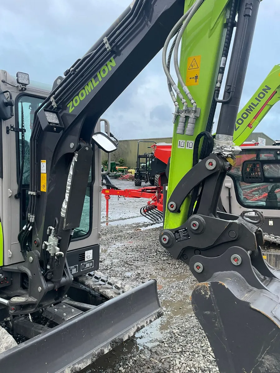 2.7t Zoomlion Mini Digger - Image 3