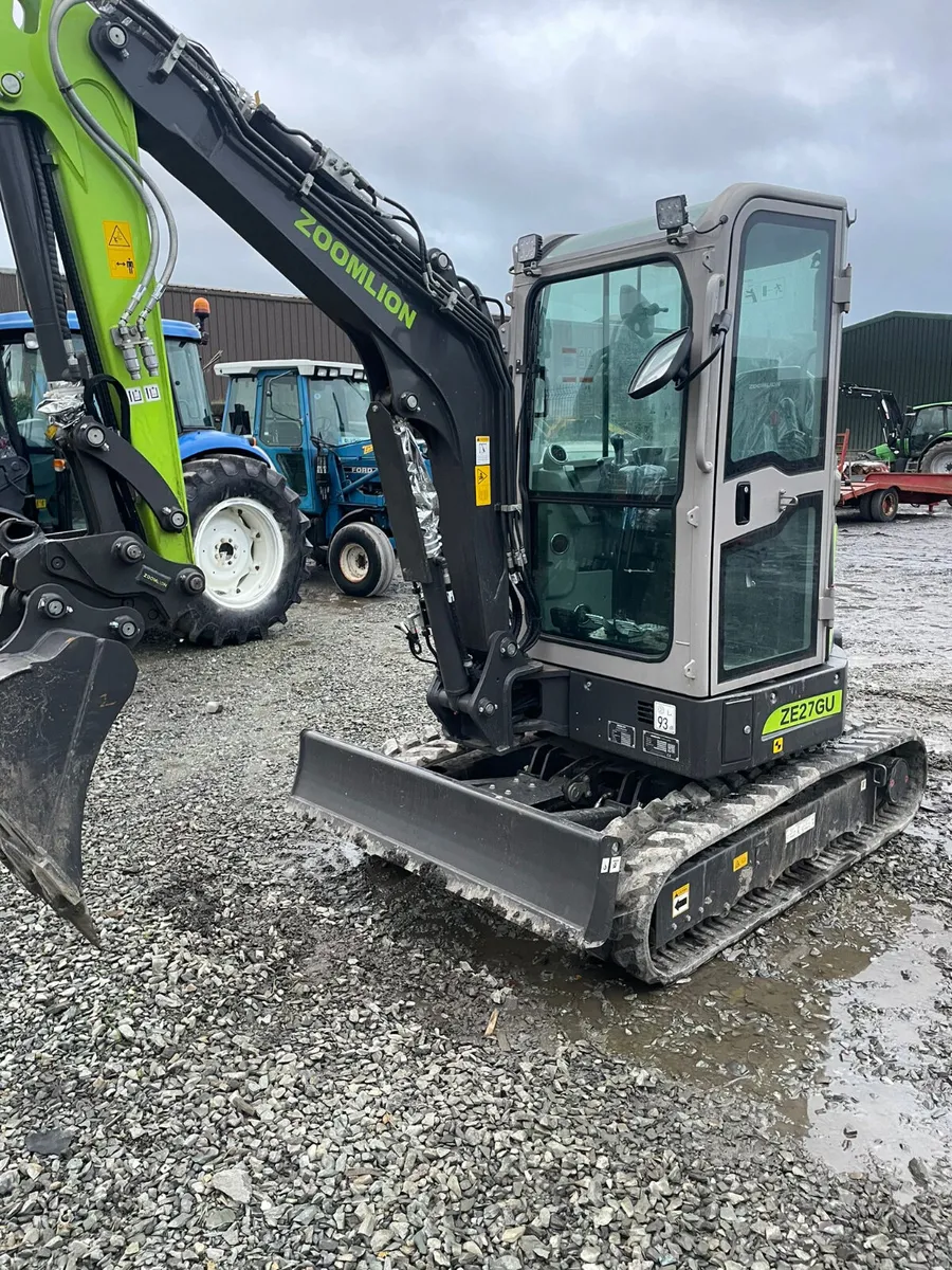 2.7t Zoomlion Mini Digger - Image 1