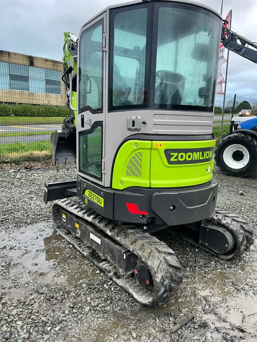 2.7t Zoomlion Mini Digger - Image 2