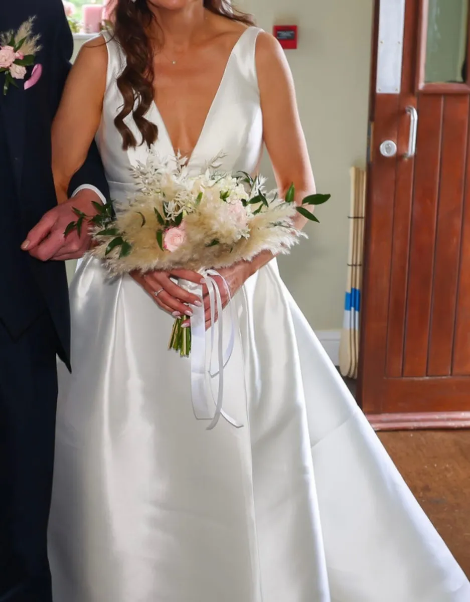 Wedding dress - Image 2