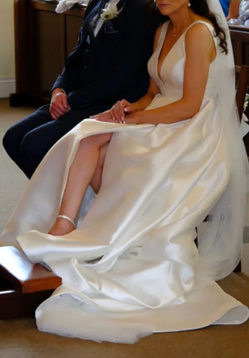 Wedding dress - Image 3