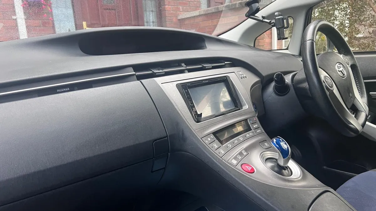 Toyota Prius - Image 4