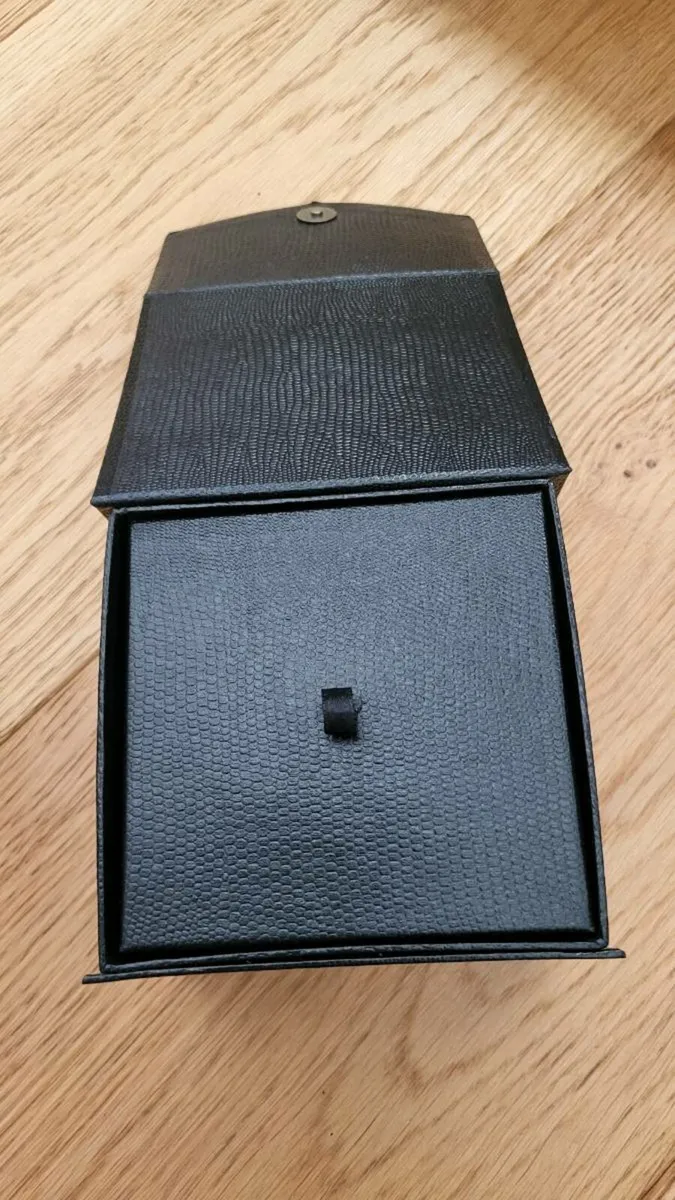 Semi precious gemstone globe paperweight - Image 4