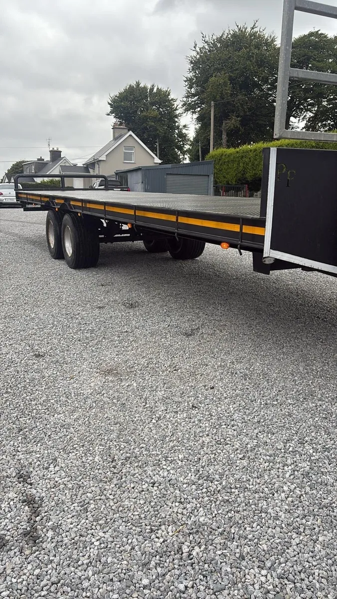 Bale trailer - Image 1
