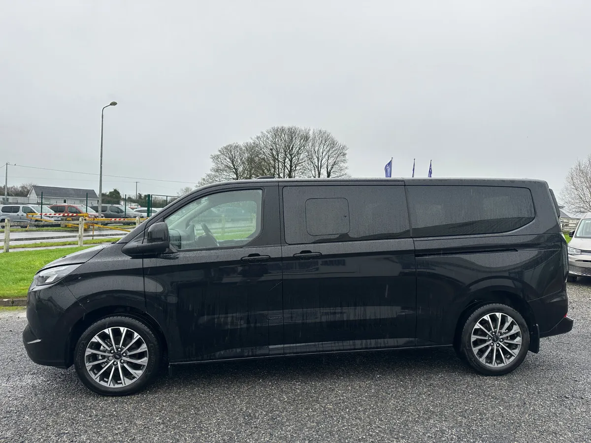 New Ford Tourneo Custom Hybrid Wheelchair Access - Image 4
