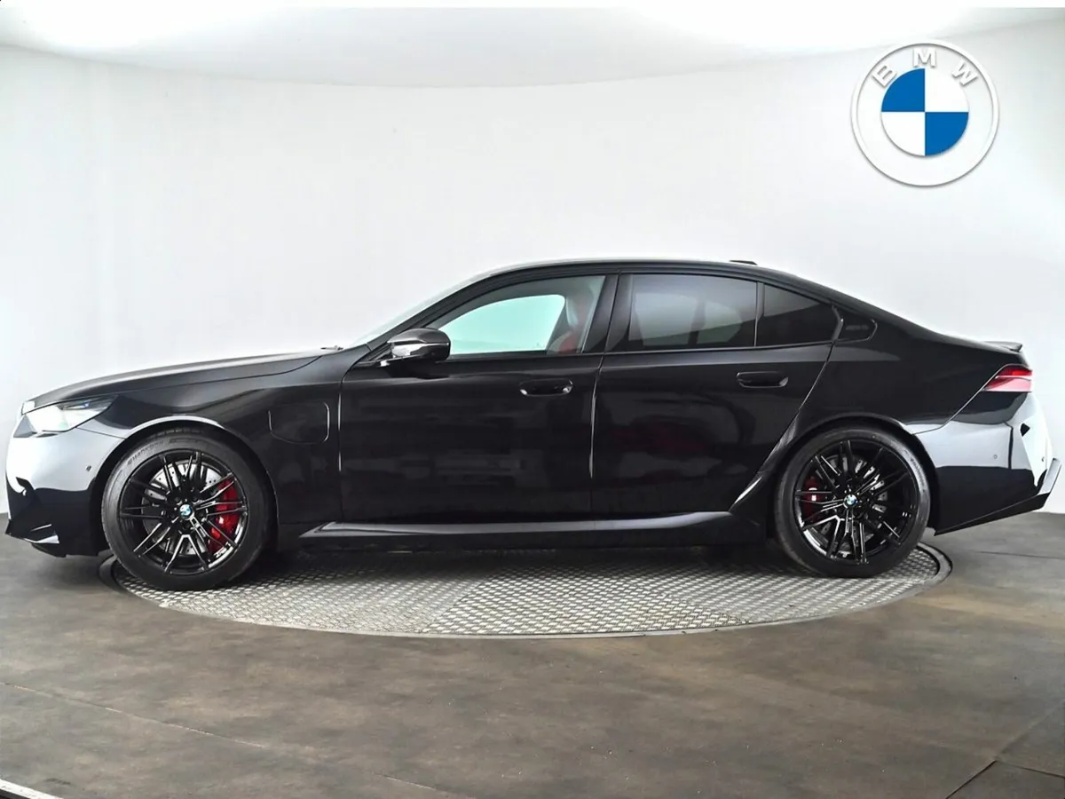 BMW M5 Saloon - Image 3