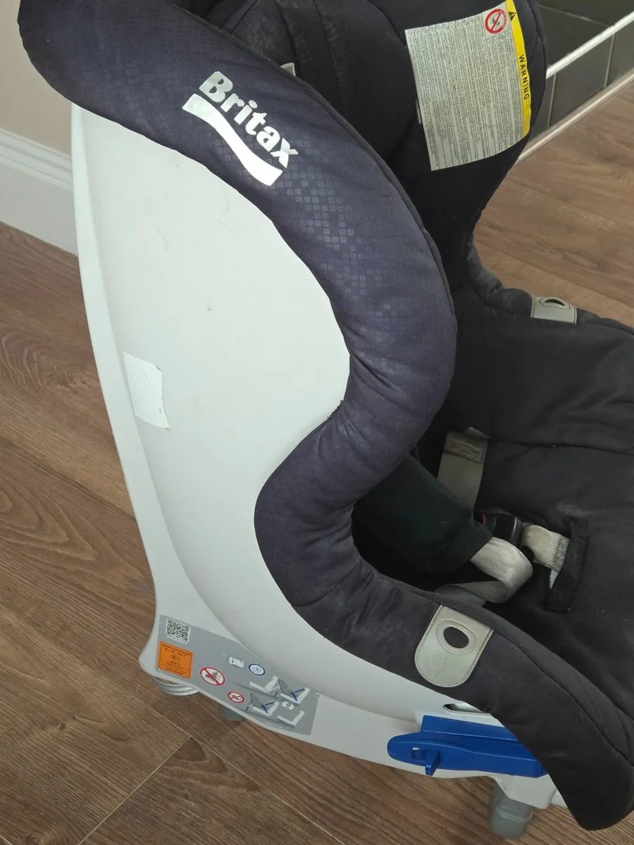 Britax MaxWay Rear Facing Seat with Tether Straps - Image 2