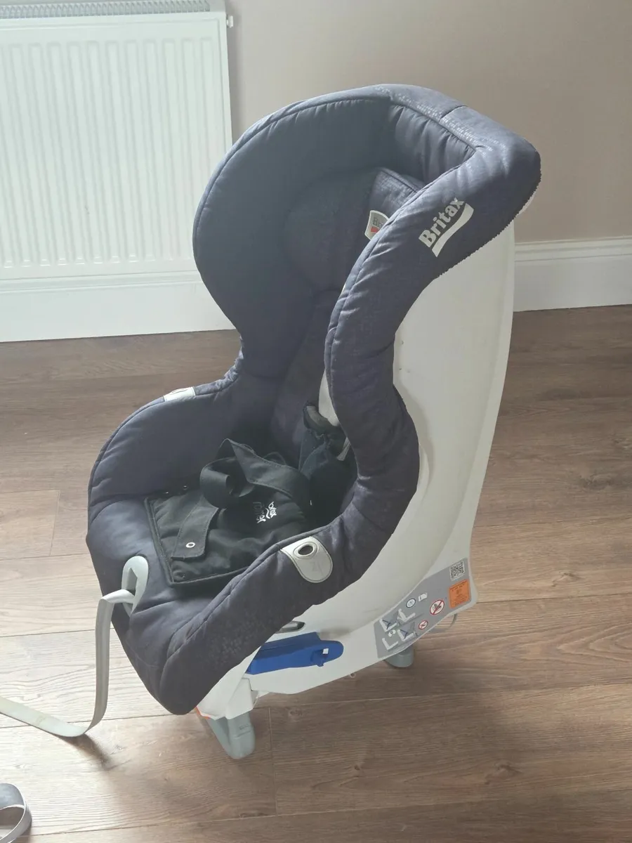 Britax MaxWay Rear Facing Seat with Tether Straps - Image 1