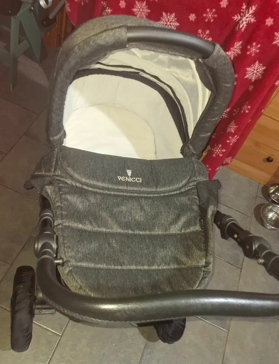 Venicci pram/buggy - Image 1