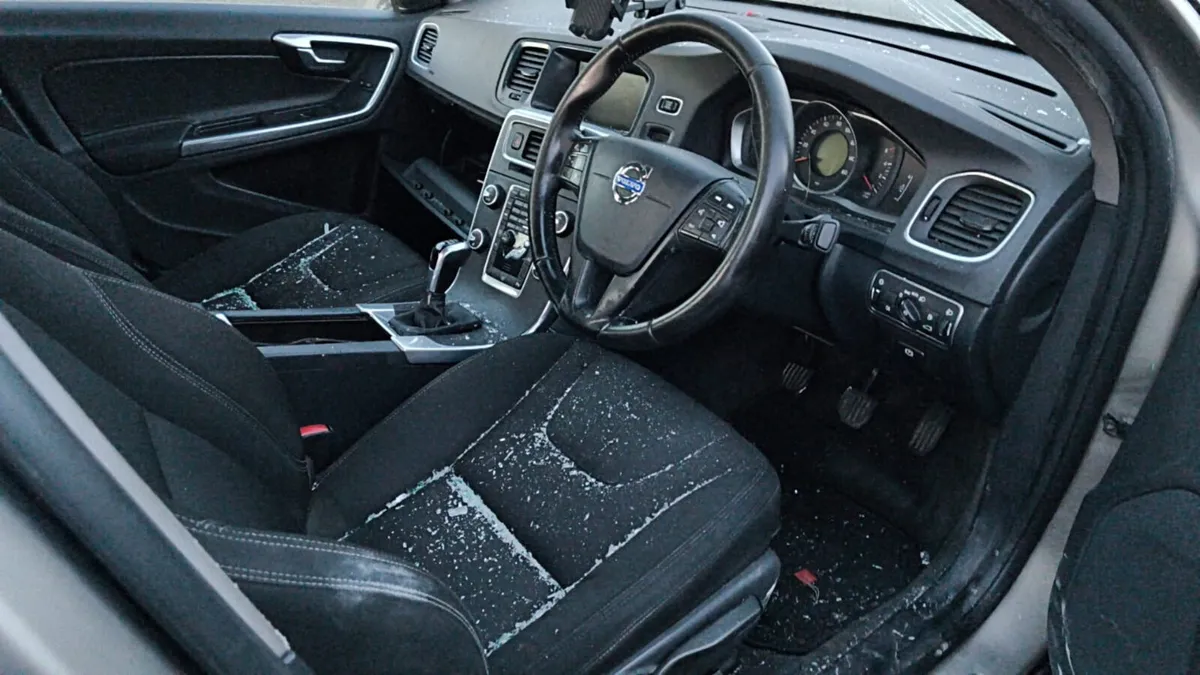 2015  VOLVO S60 2.0 DIESEL FOR BREAKING! - Image 3