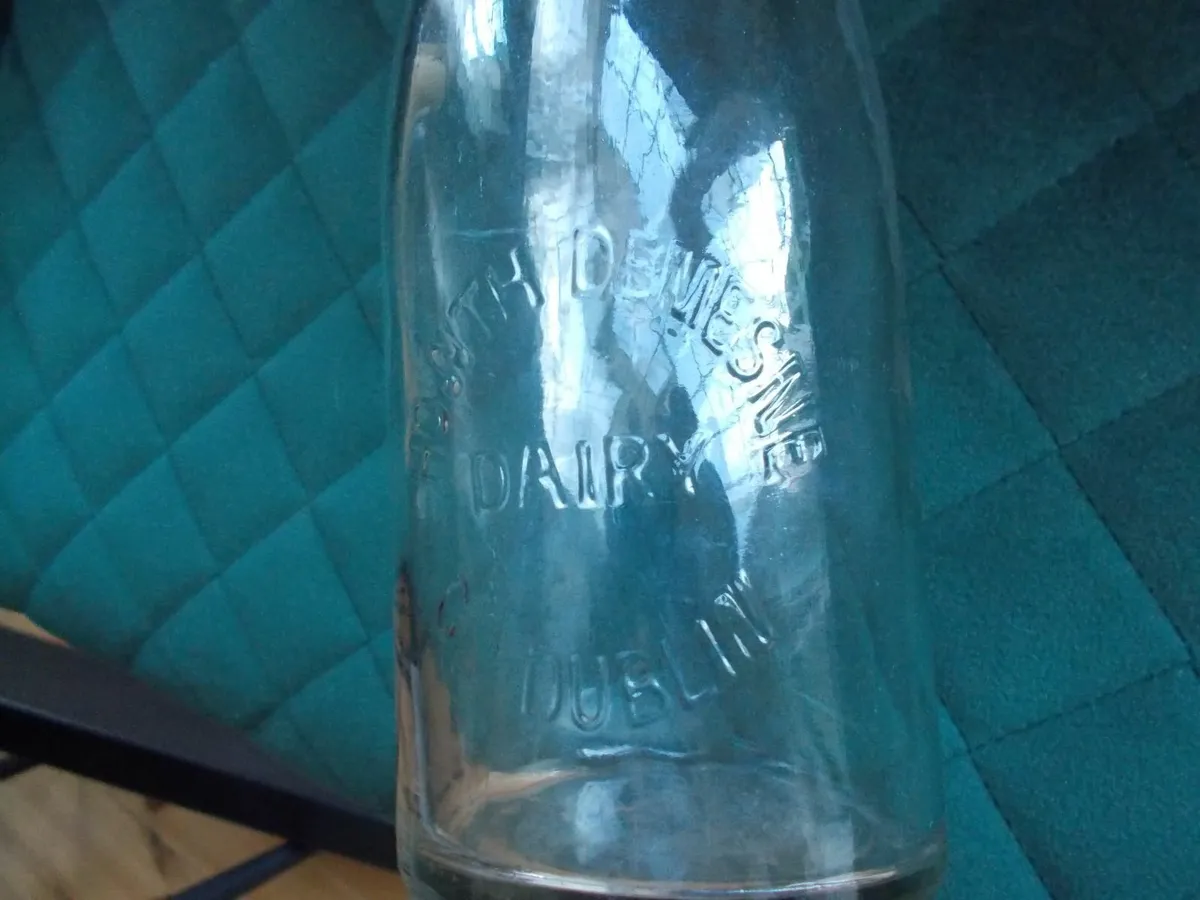 Howth Castle Demesne Dairy Milk Bottle - Image 2