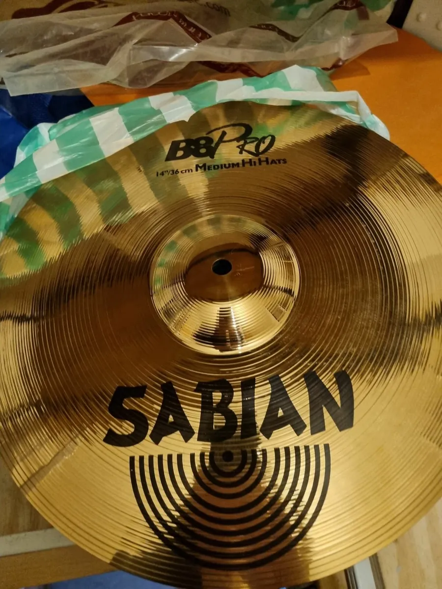 Hi Hat  Sabian  B8 Pro Cymbals