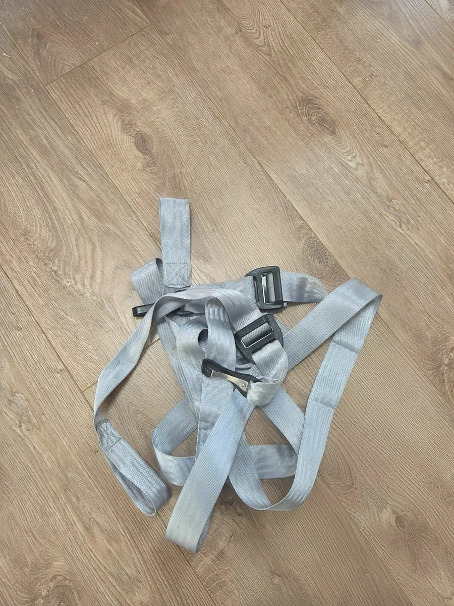 Britax MaxWay Rear Facing Seat with Tether Straps - Image 4