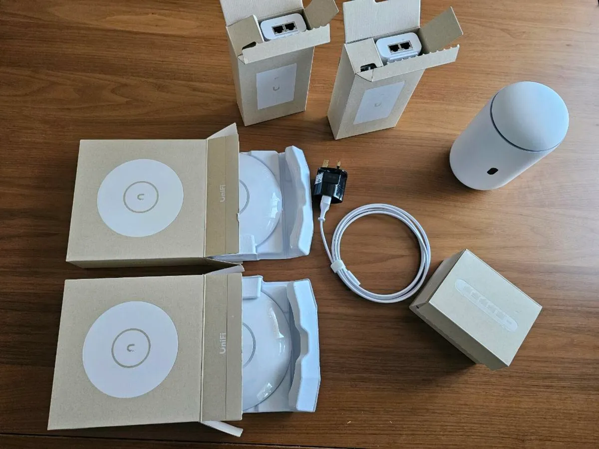Ubiquiti UniFi bundle - Image 3
