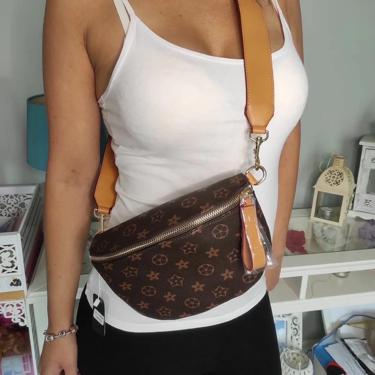 Brown patterned kidney bag - Image 4