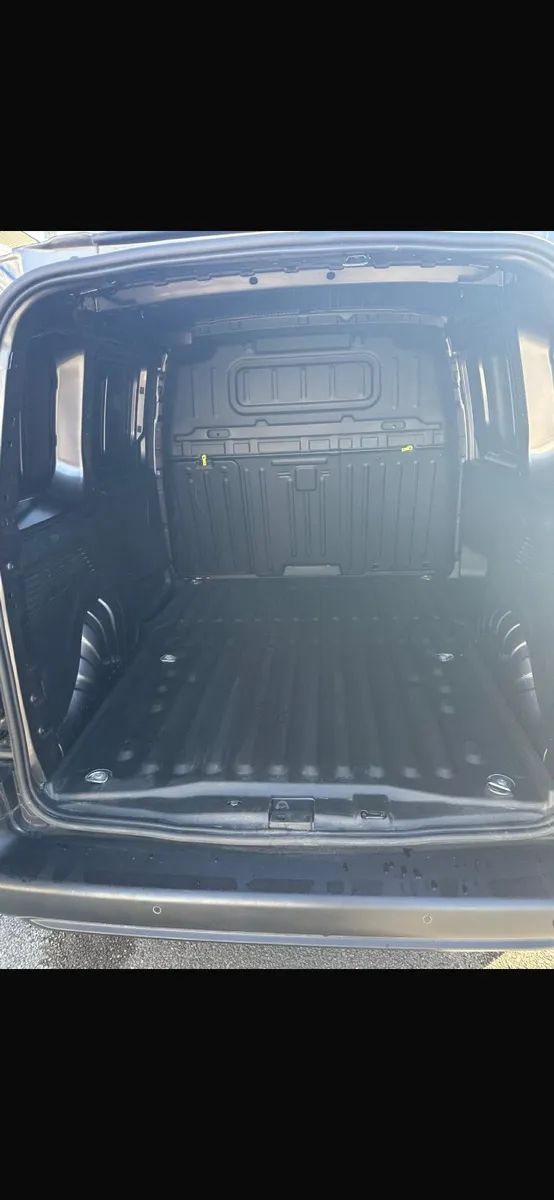 Citroen Berlingo 2023 - Image 2
