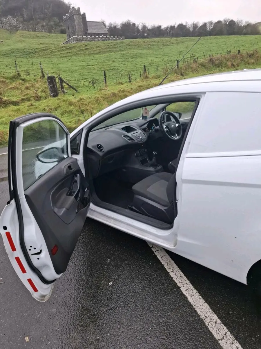 2016 ford fiesta van - Image 4