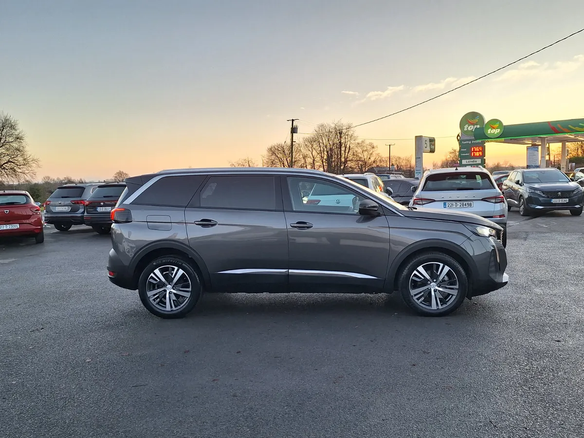 Peugeot 5008 1.5 HDI *High Spec/7 Seat - Image 2