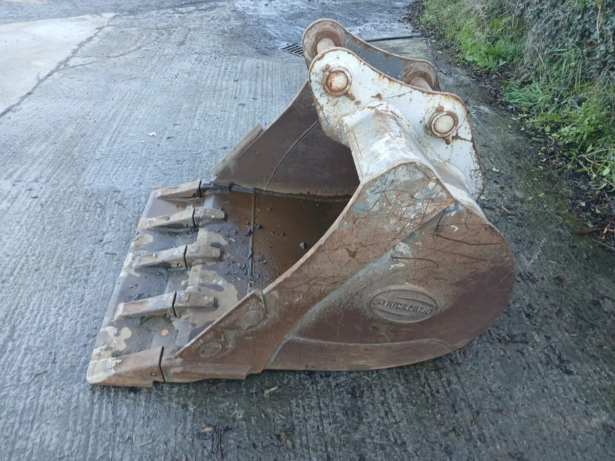 4 ft Strickland digging bucket - Image 1