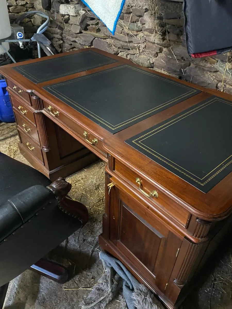 Office chair and desk - Image 3