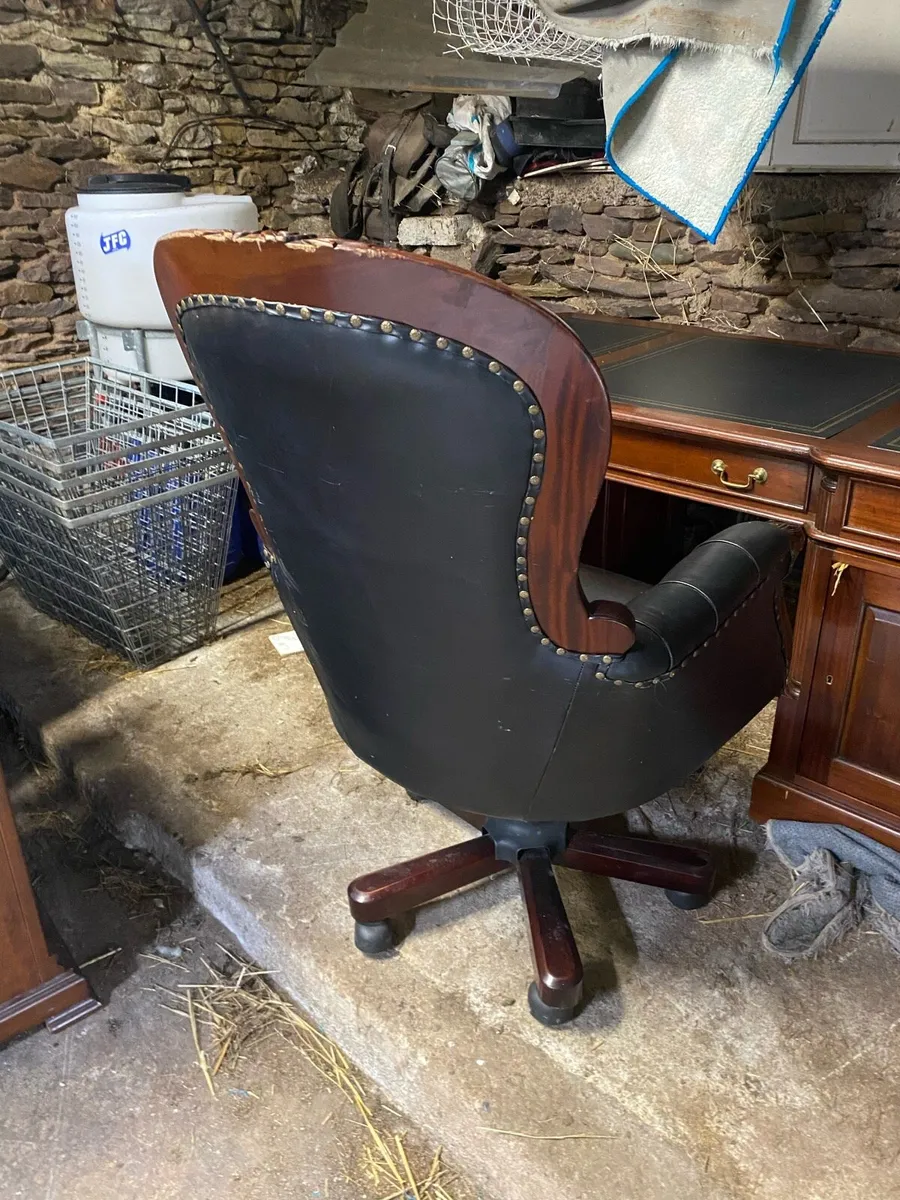 Office chair and desk - Image 4
