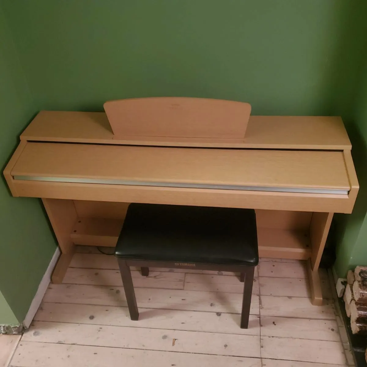 Yamaha YDP-140 with stool - Image 2