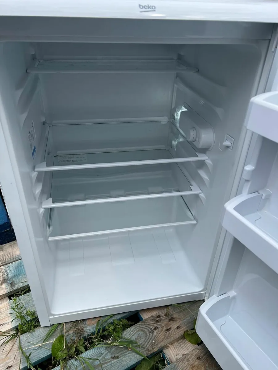 Beko Fridge 128L Under Counter - Image 4