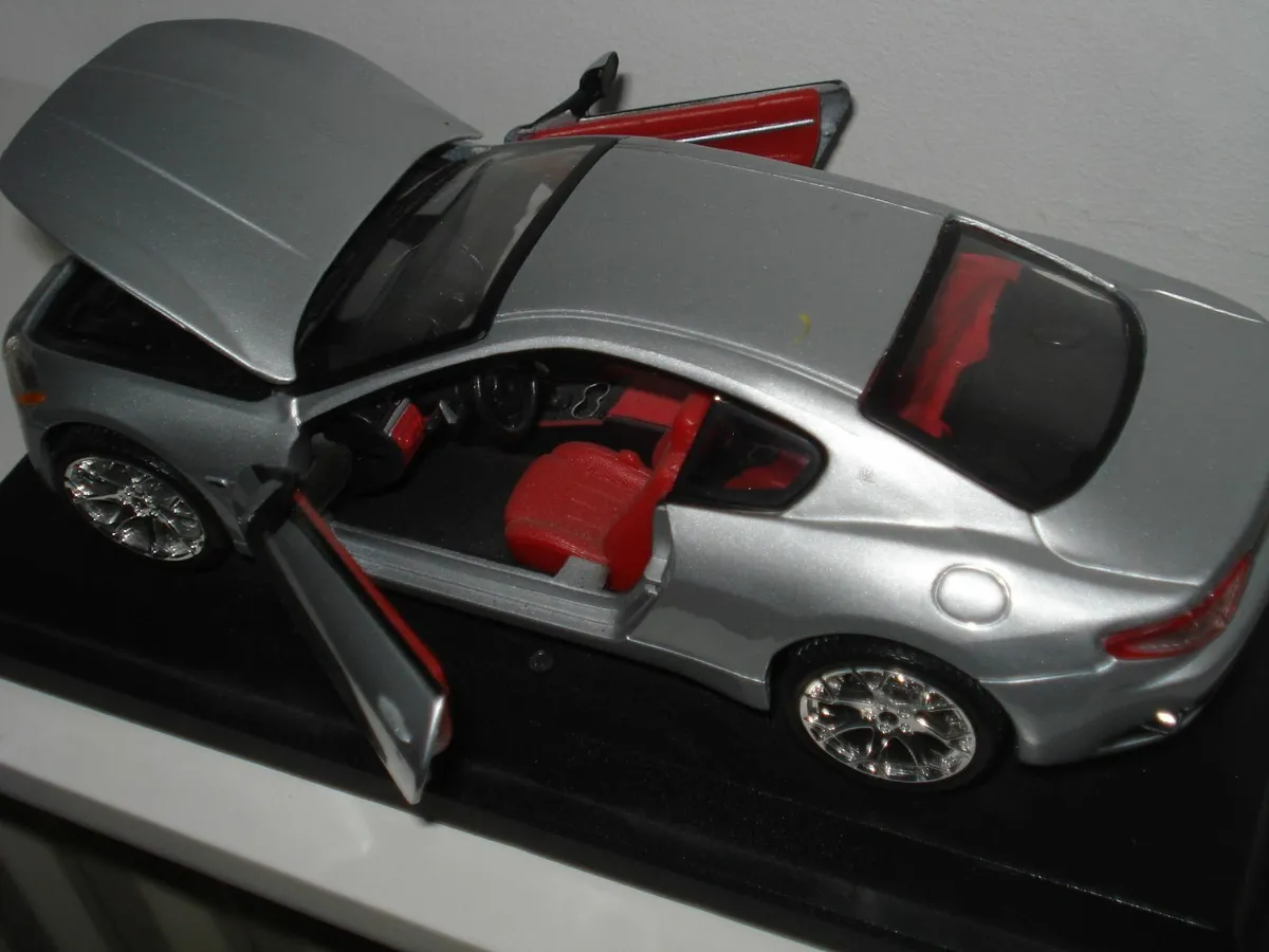 BURAGO MASERATI GRAN TURISMO MODEL CAR.1/24 SCALE. - Image 2