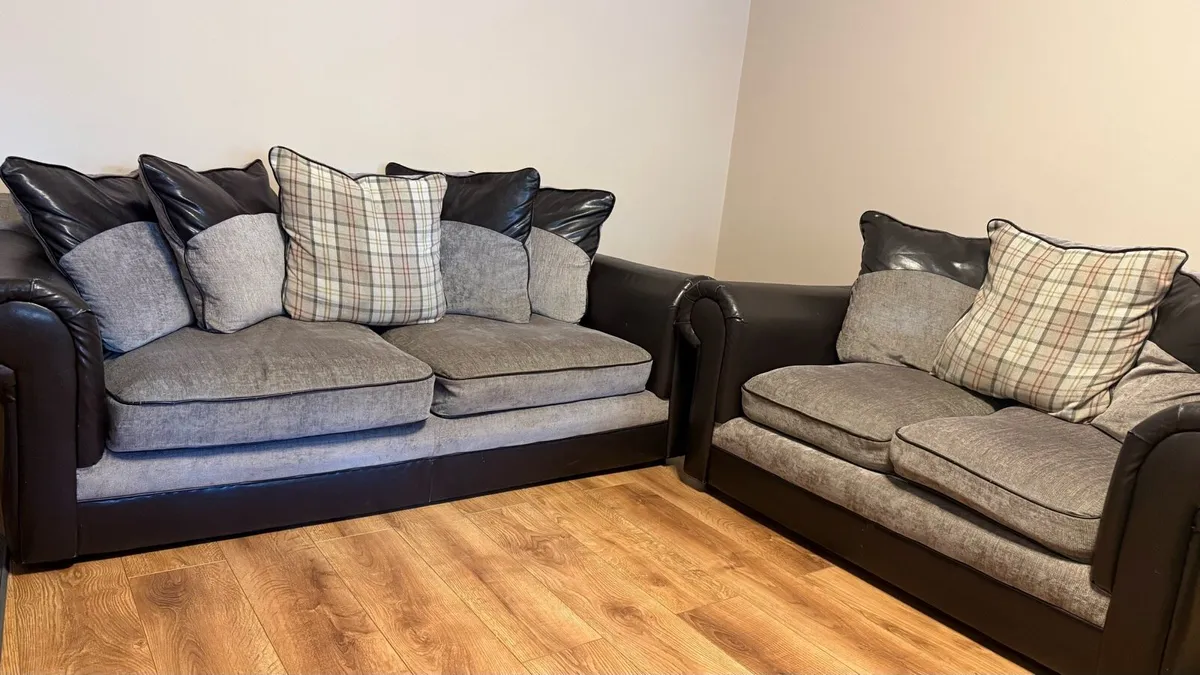 Couch 3 seater and 2 seater - Image 1
