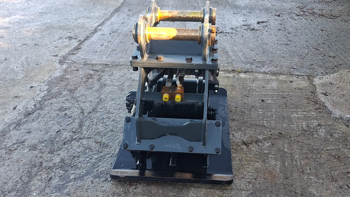 Whacker plate for 13 tonne digger - Image 3