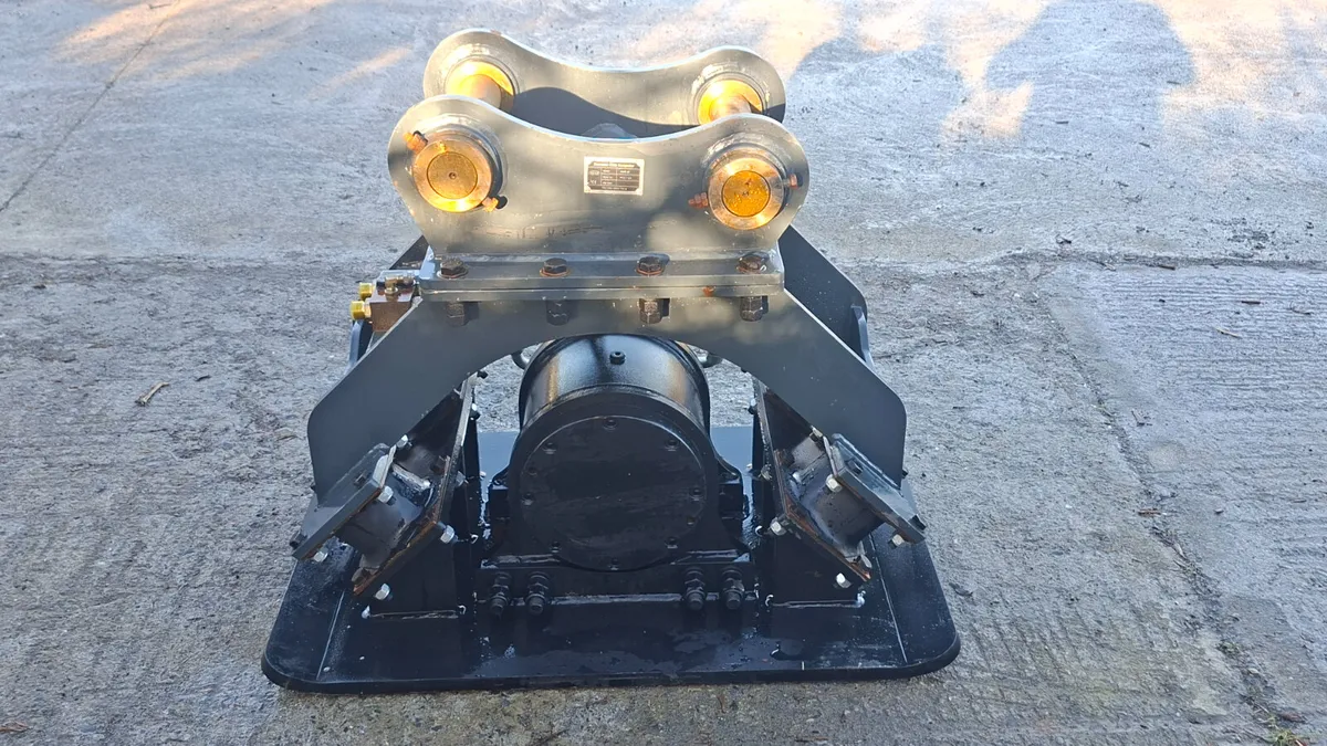 Whacker plate for 13 tonne digger - Image 4