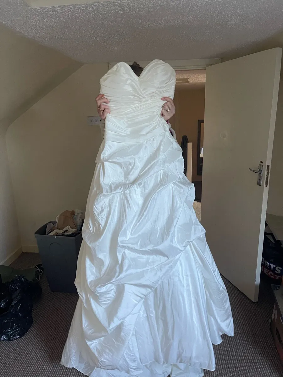 Wedding dress - Image 2