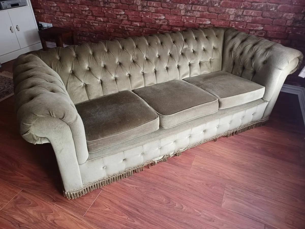 Chesterfield vintage velvet couch - Image 1