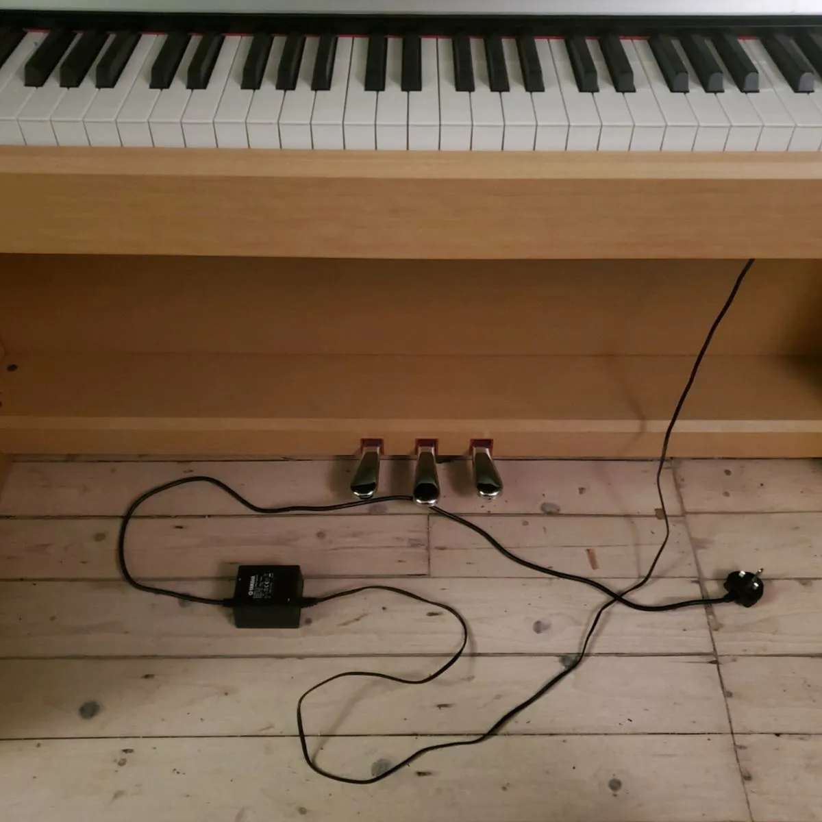 Yamaha YDP-140 with stool - Image 4