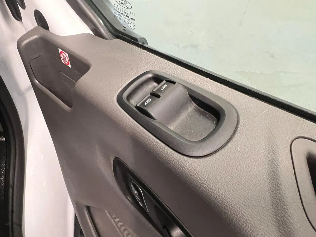 Ford Transit 2.0 350 EcoBlue Leader RWD Dropside - Image 2