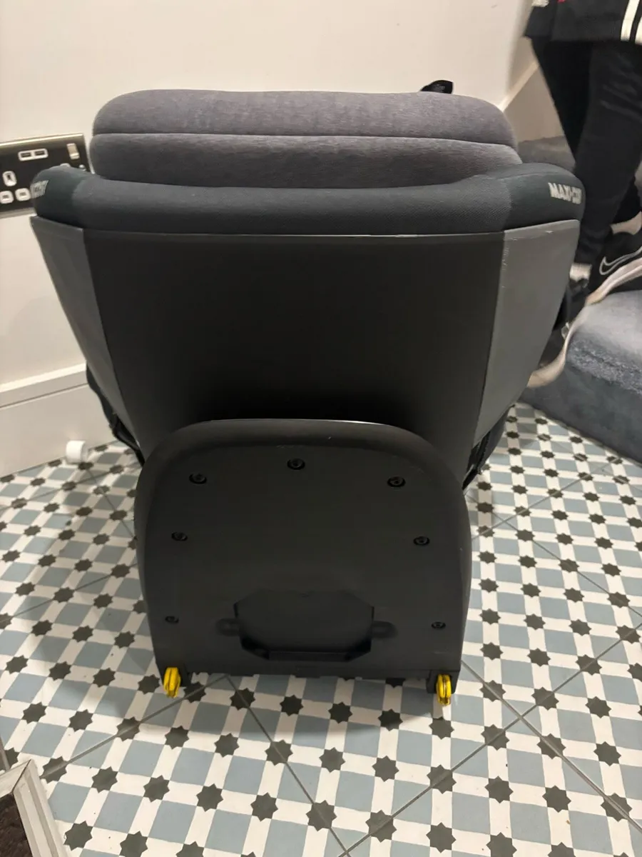 Maxi cosi car seat - Image 3